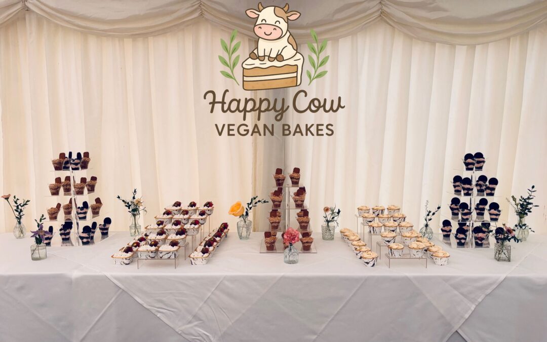 Vintage wedding cake & 100 desserts – Red velvet and cream cheese fillings